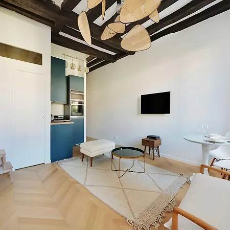 Modern Getaway For Two - Marais Place Vosges Holiday home Paris