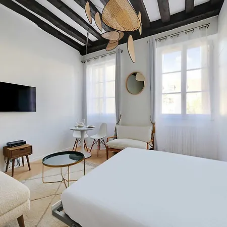 Modern Getaway For Two - Marais Place Vosges Holiday home *